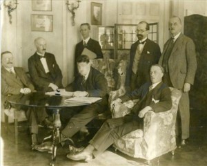 This old press photograph of the Anglo-Irish Treaty negotiations of 1921 made 1,300 at Limerick Auction Rooms.