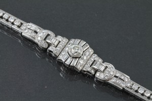 A 1930's diamond bracelet of circular design (17,000-18,000).