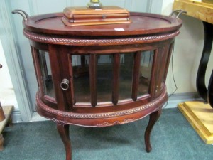 A butler's tray on glazed stand (120-180)