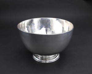 A Cork 18th century silver punch bowl by William Reynolds (2,500-3,500)