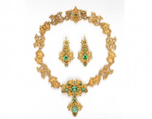An early 19th century emerald suite of jewellery (16,000-18,000).