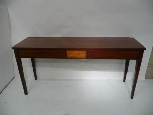 This Georgian mahogany and satinwood side table sold for 850.