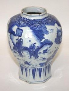 A Chinese 18th century blue and white vase (1,500-2,500)
