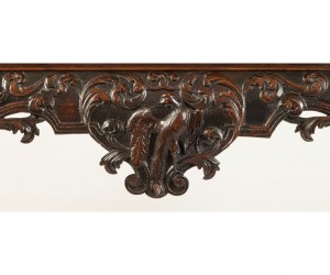 A detail of the side table.