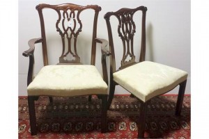 A set of 10 Chippendale tradition dining chairs (1,000-1,200).
