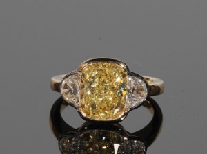 A fancy coloured diamond ring (75,000-85,000)