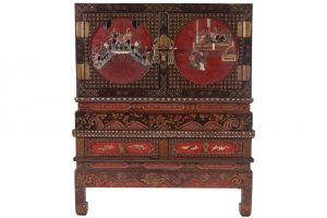 Pair of Chinese Qing period lacquered cabinets on stand (5,000-7,000)