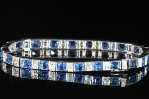A CORNFLOWER BLUE SAPPHIRE AND DIAMOND LINE BRACELET (7,500-8,500)