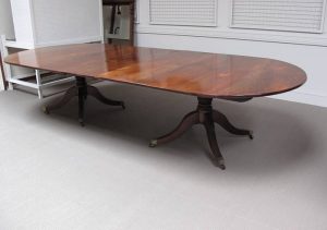 An early q19th century twin pedestal dining table (6,000-8,000)